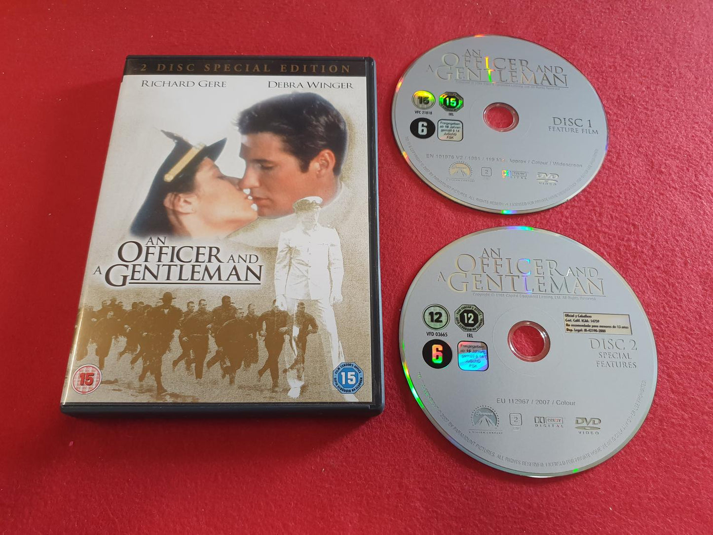 AN OFFICER AND A GENTLEMAN till DVD