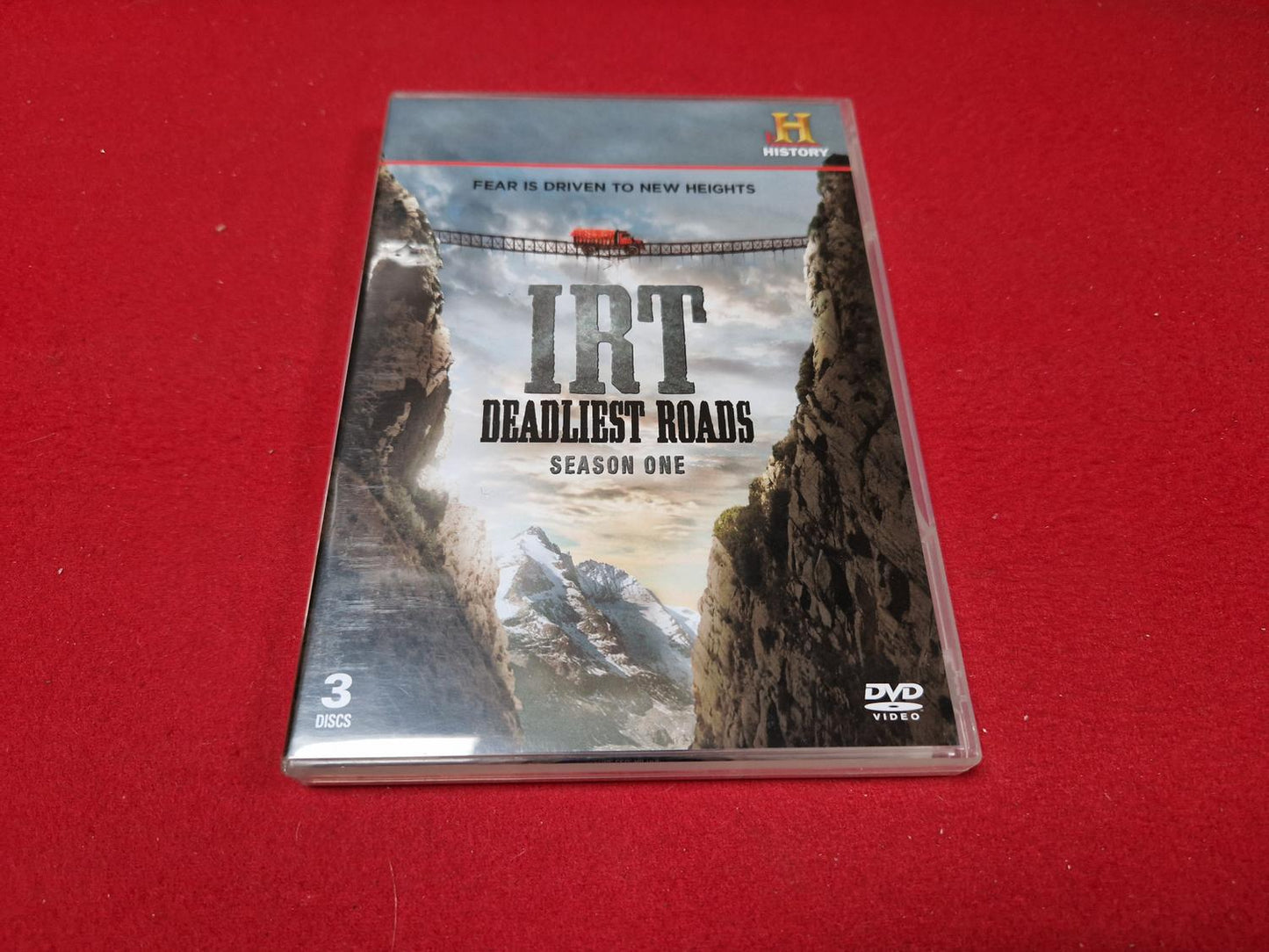 IRT DEADLIEST ROADS SEASON 1 BOX till DVD