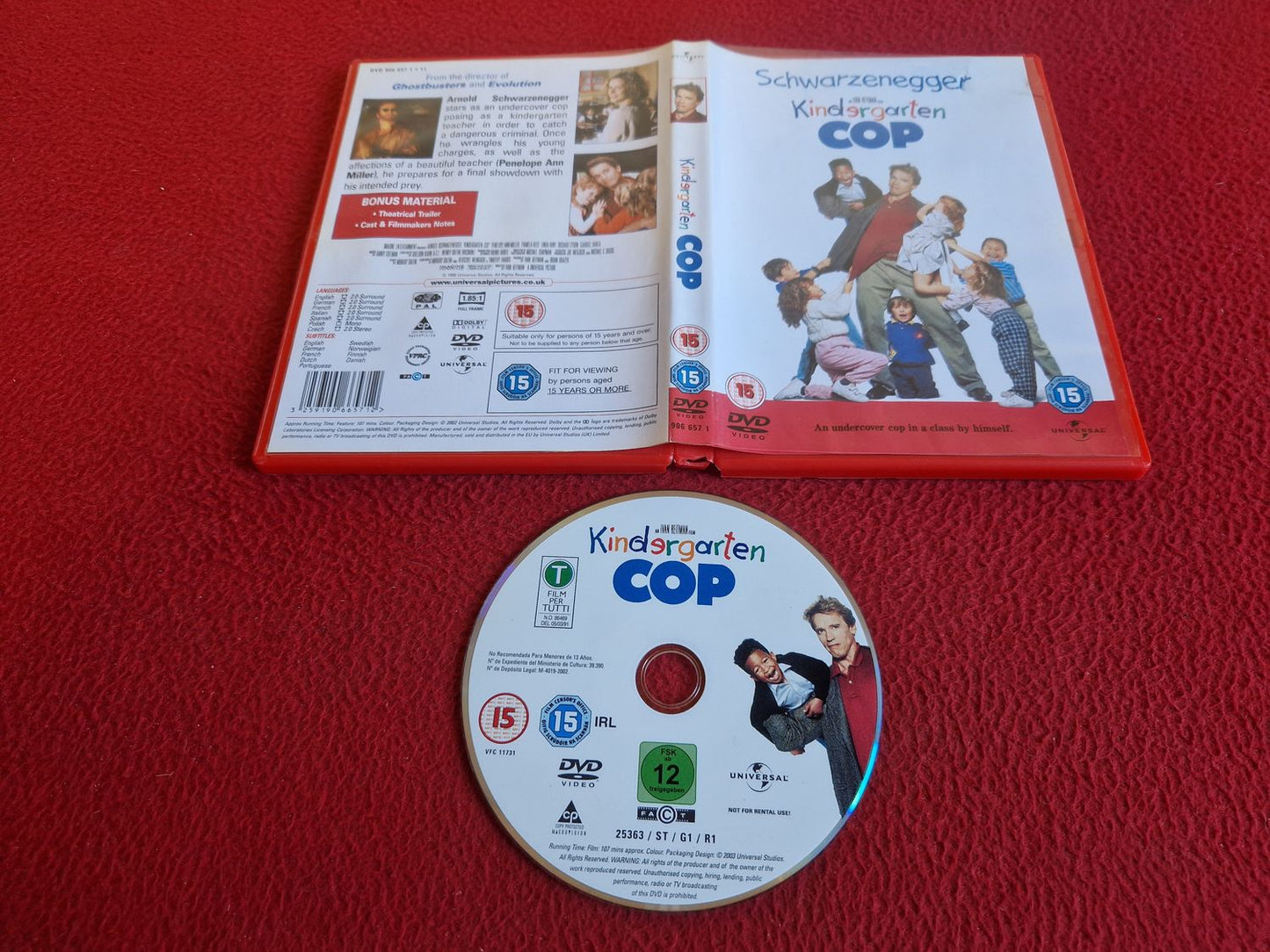 KINDERGARTEN COP DVD