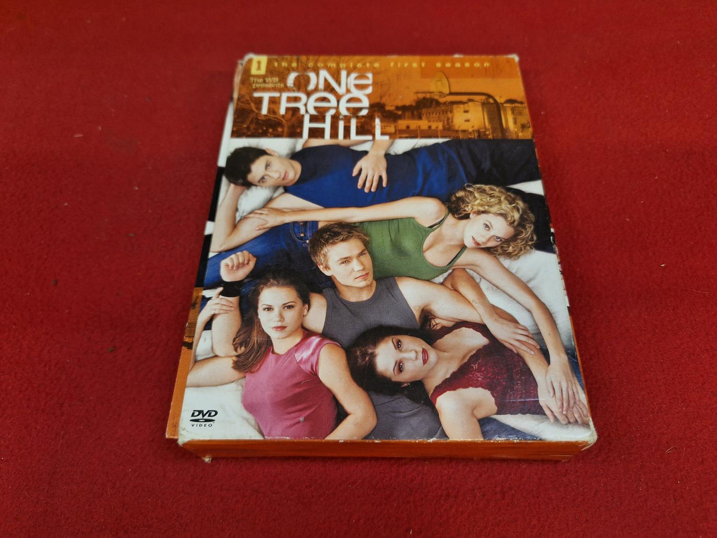 ONE TREE HILL THE COMPLETE SEASON 1 BOX till DVD