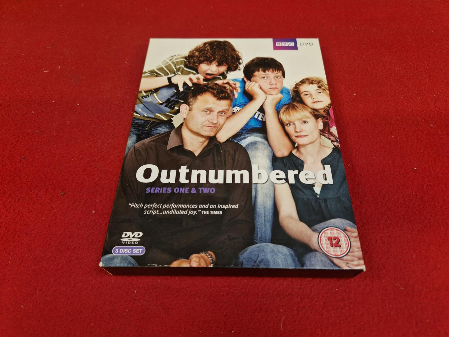 OUTNUMBERED SERIES 1 & 2 BOX till DVD