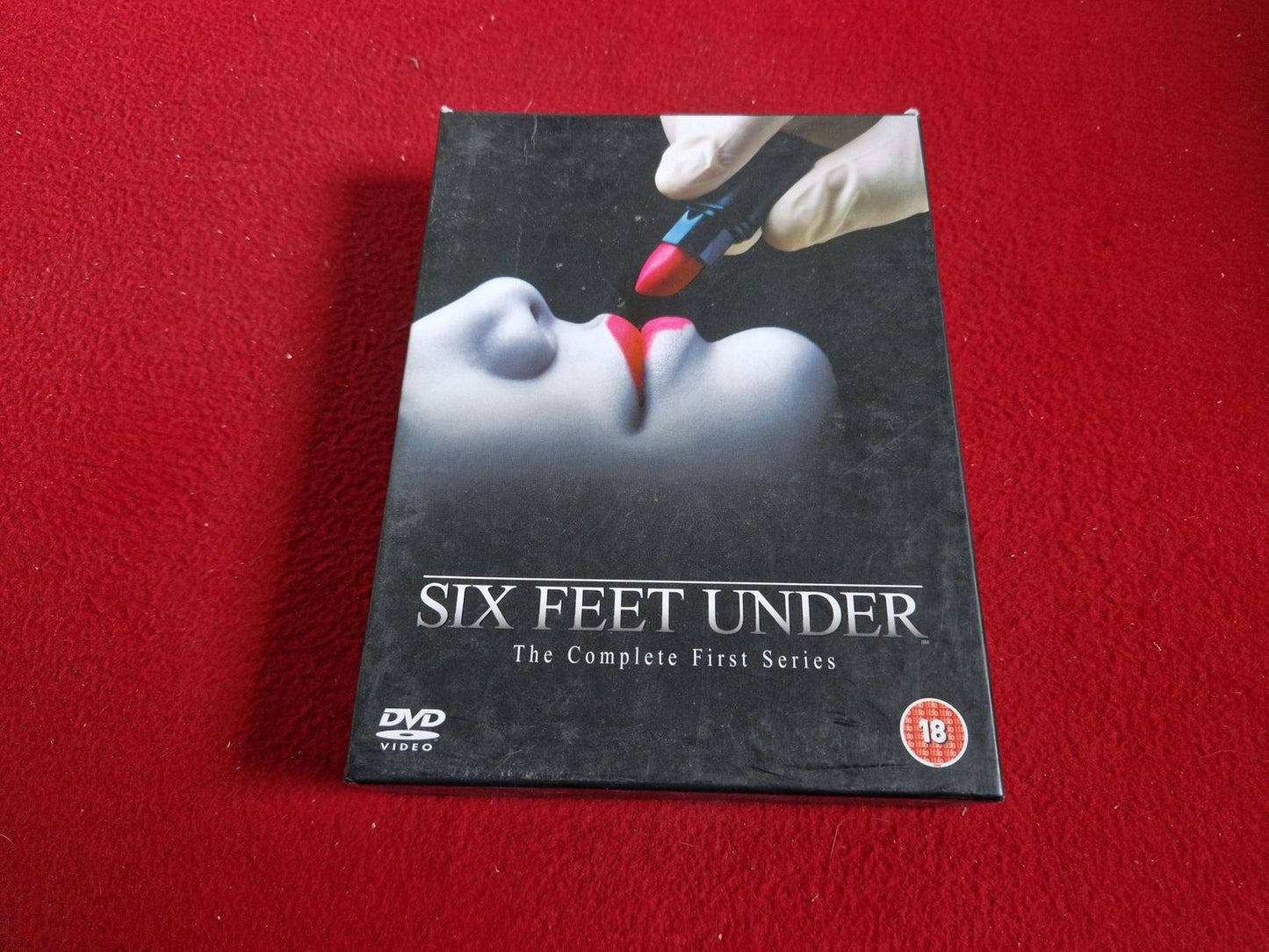 SIX FEET UNDER SERIES 1 BOX till DVD