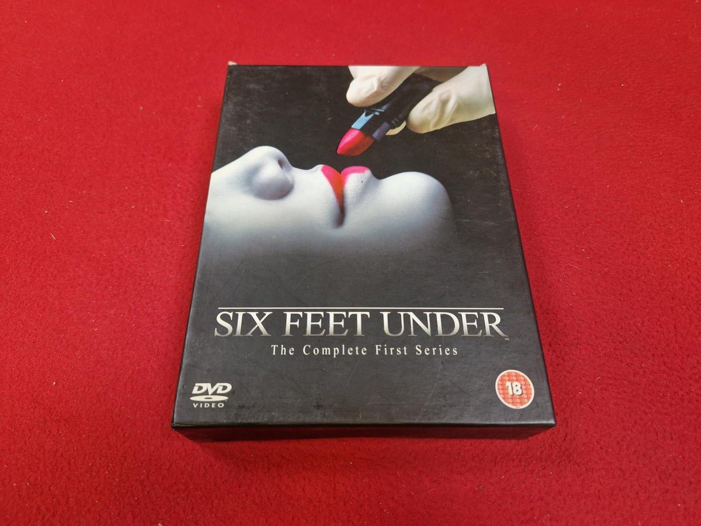 SIX FEET UNDER SERIES 1 BOX till DVD