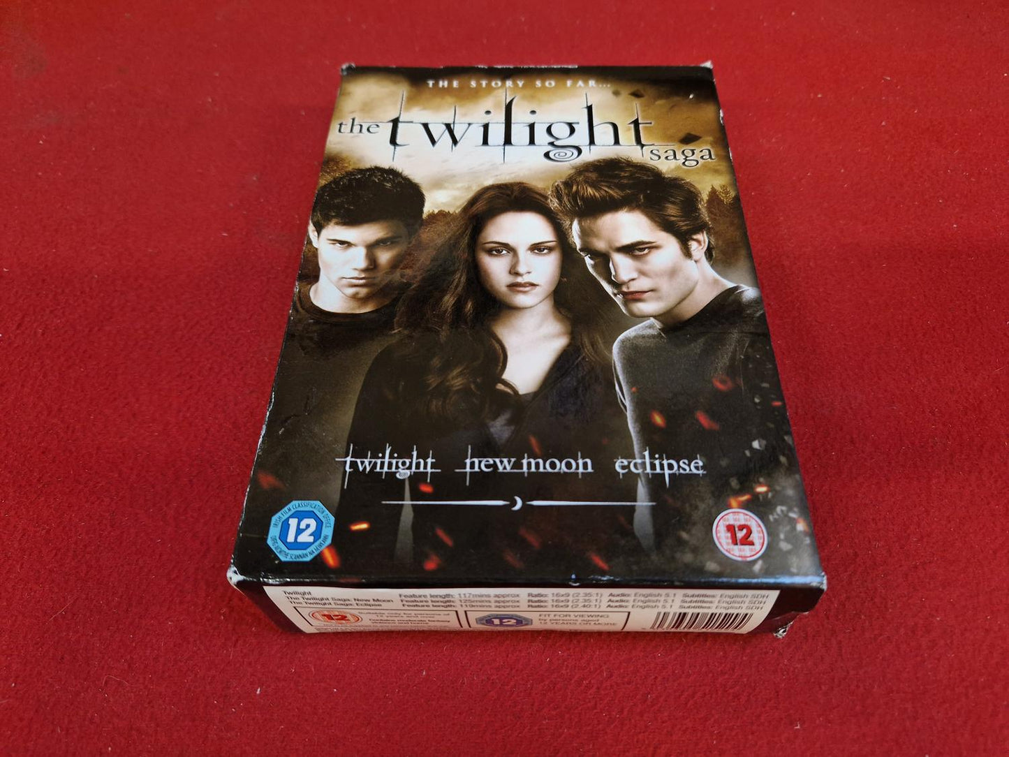 THE TWILIGHT SAGA TWILIGHT / NEW MOON / ECLIPSE BOX till DVD