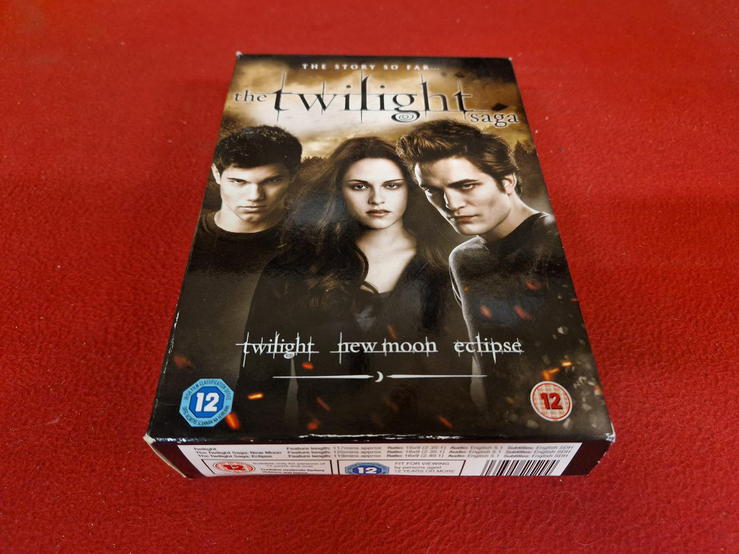 THE TWILIGHT SAGA TWILIGHT / NEW MOON / ECLIPSE BOX till DVD