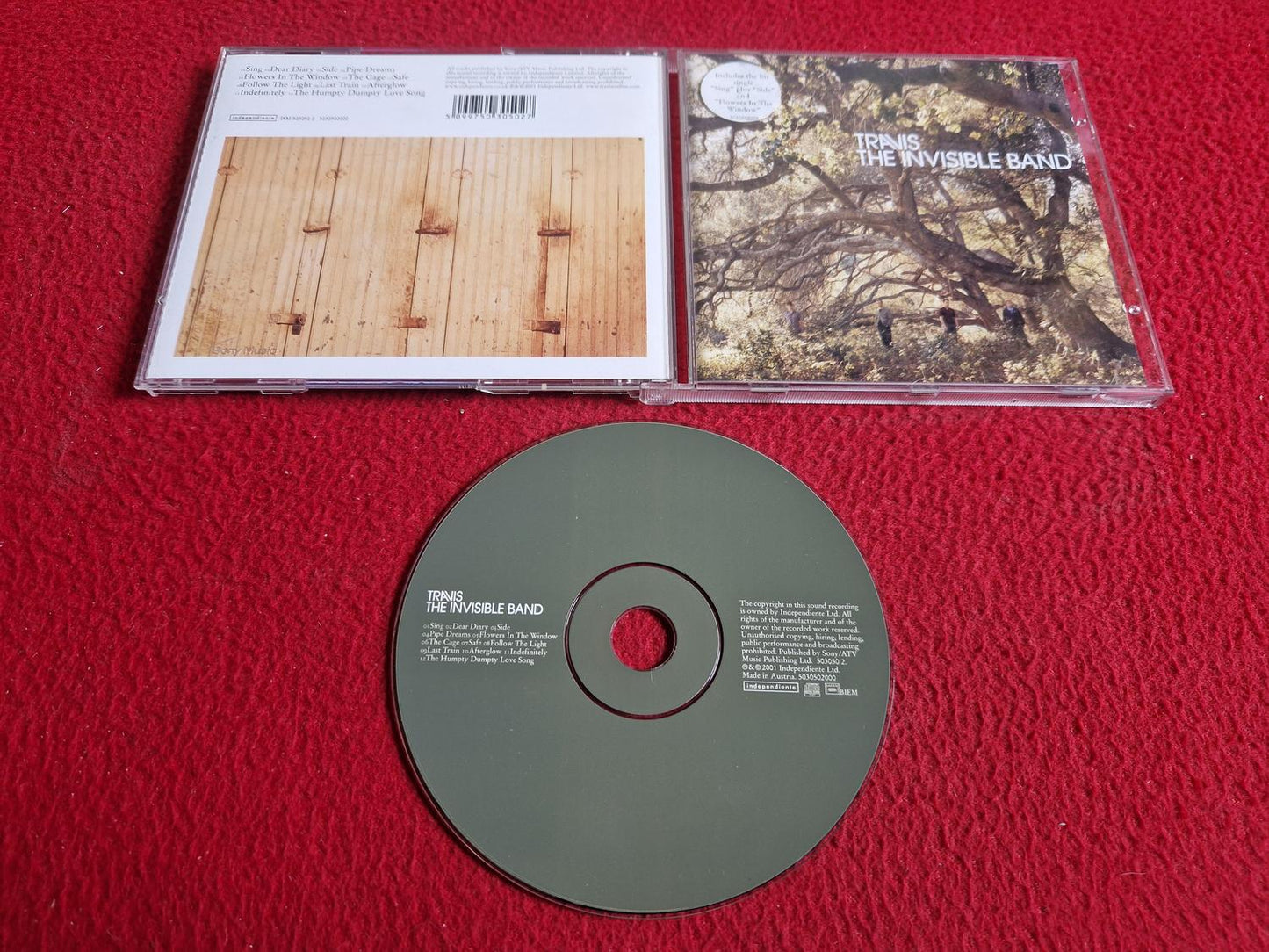 TRAVIS THE INVISIBLE BAND CD