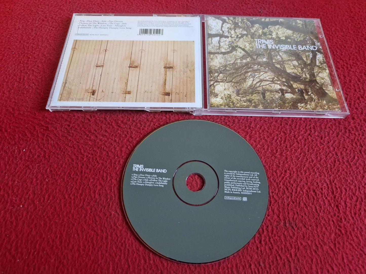TRAVIS THE INVISIBLE BAND CD