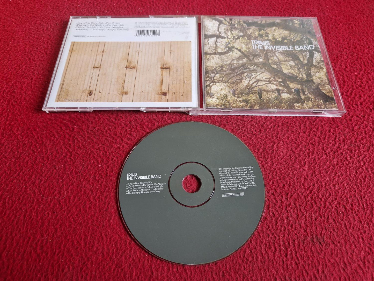 TRAVIS THE INVISIBLE BAND CD