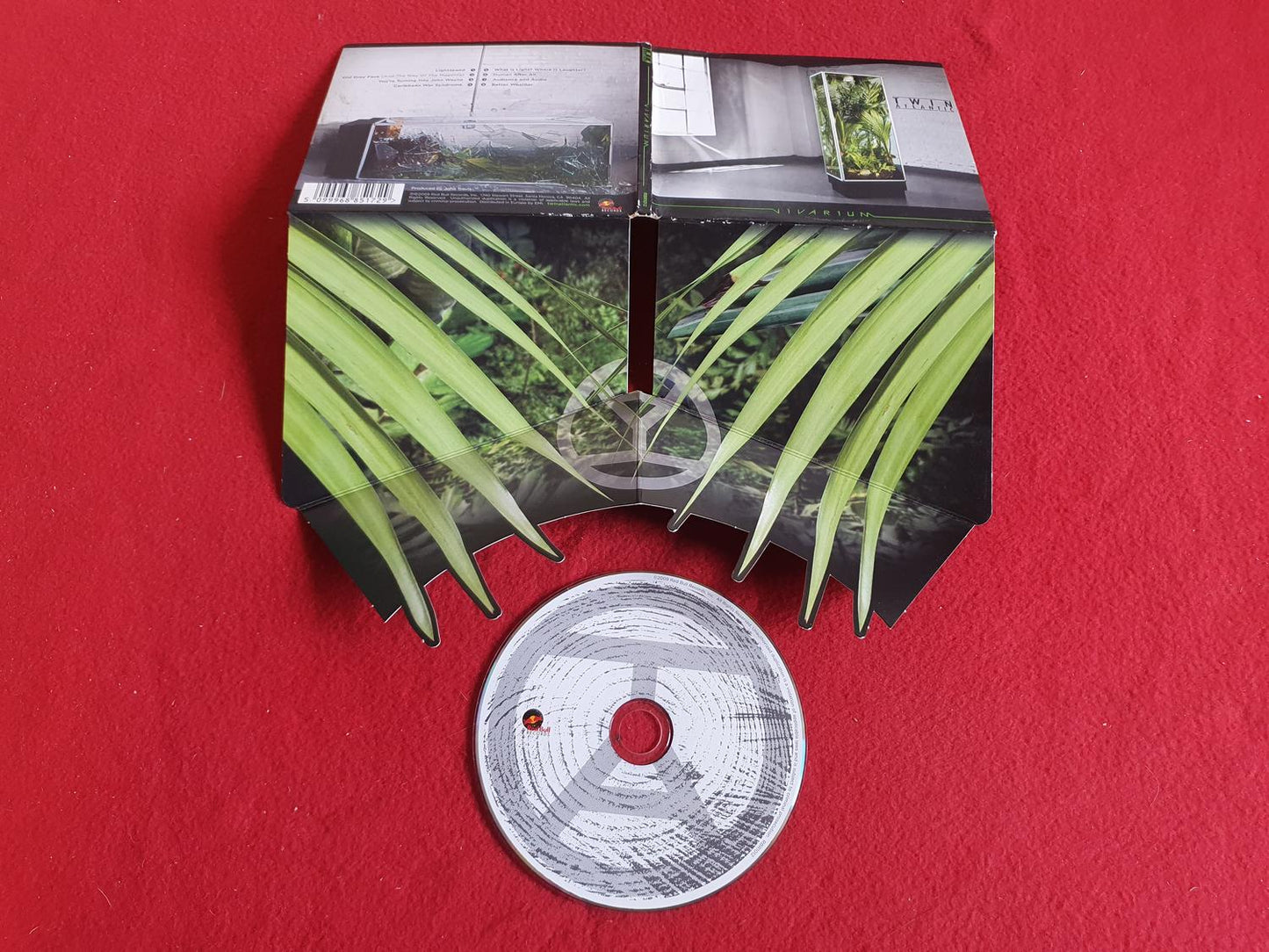 TWIN ATLANTIC VIVARIUM till CD