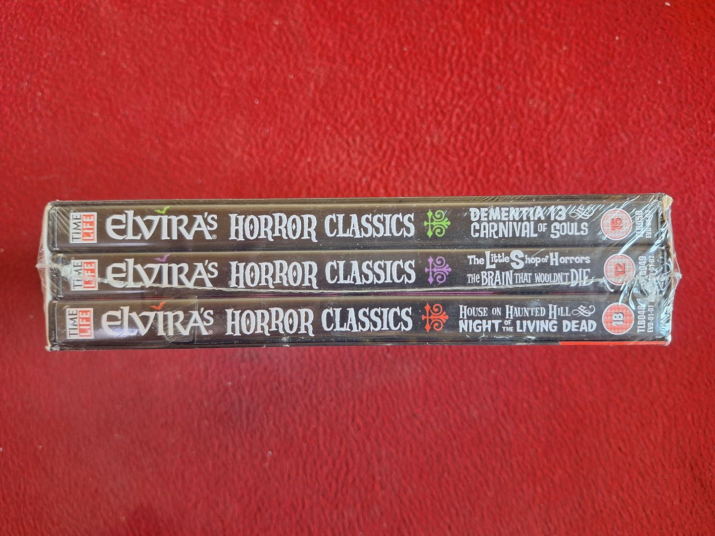 ELVIRAS BOX OF HORROR [ OÖPPNAD ] BOX till DVD