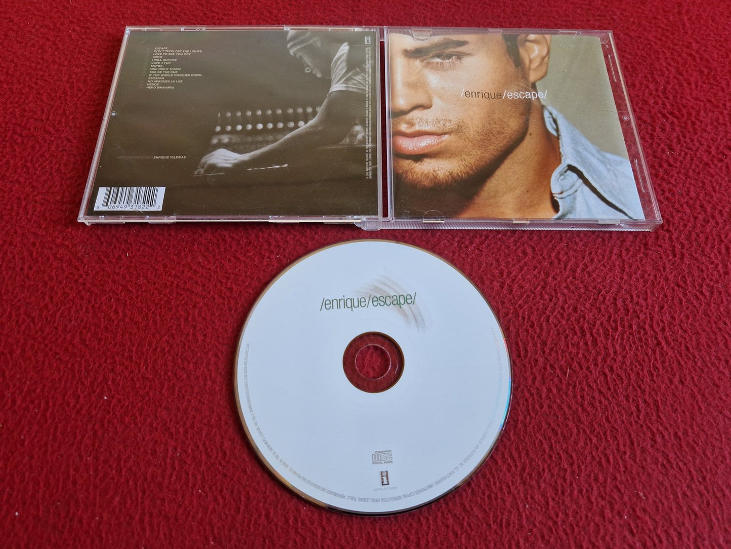 ENRIQUE IGLESIAS ESCPAE CD