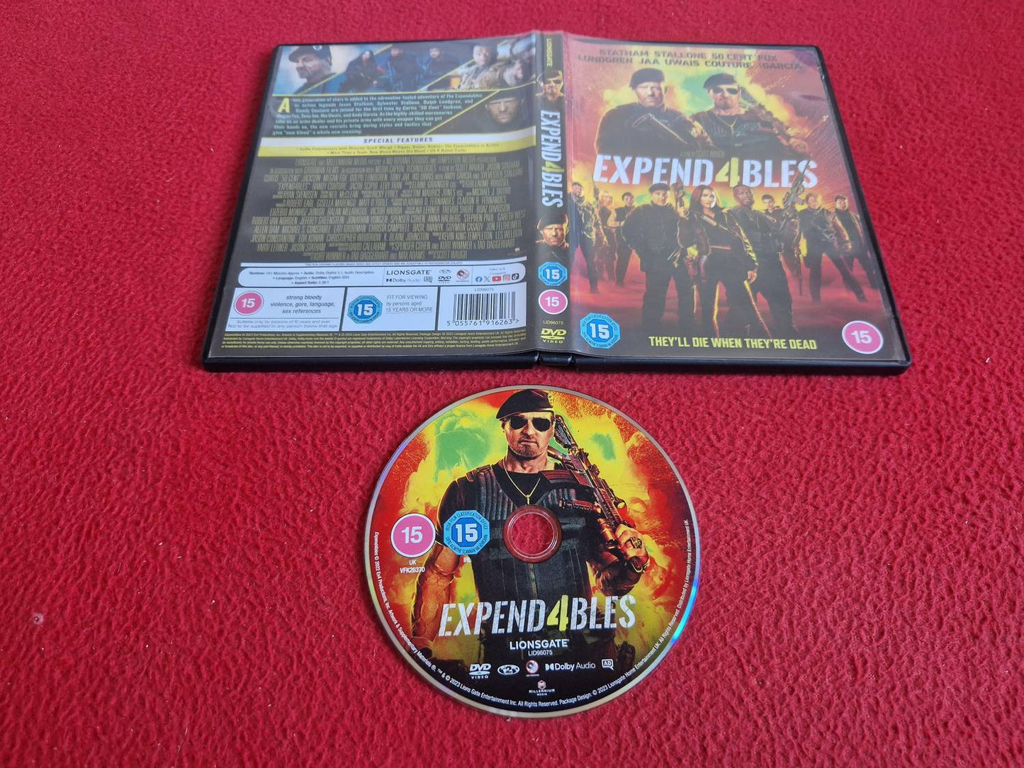 EXPENDABLES 4 DVD