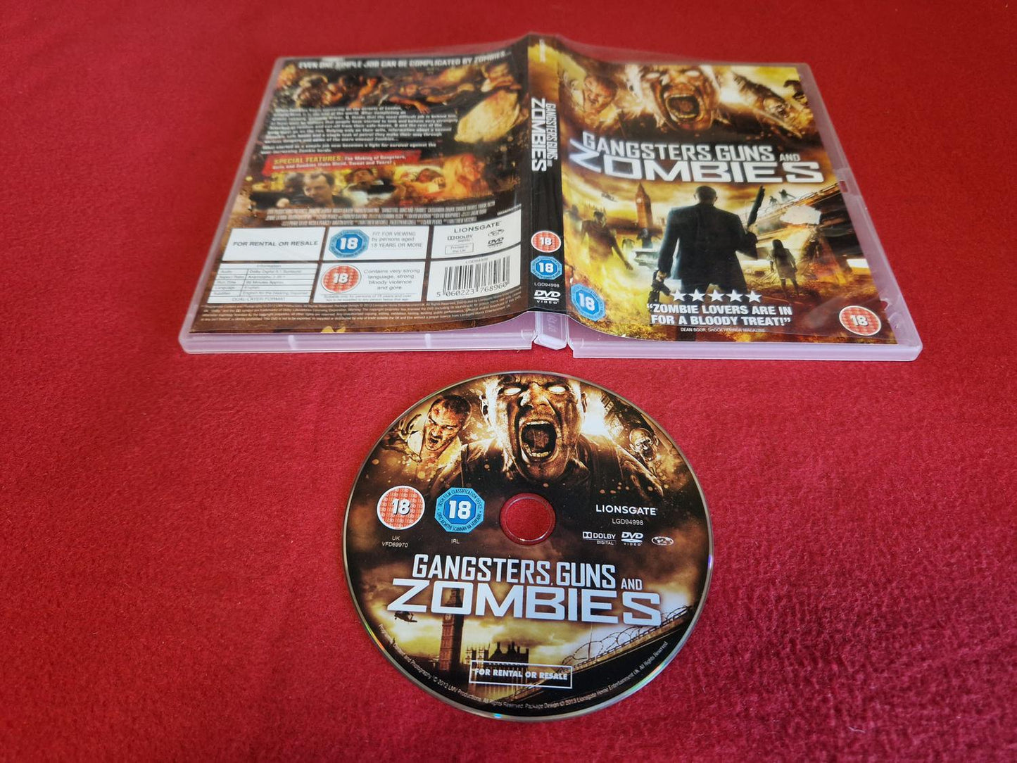 GANGSTERS GUNS AND ZOMBIES till DVD
