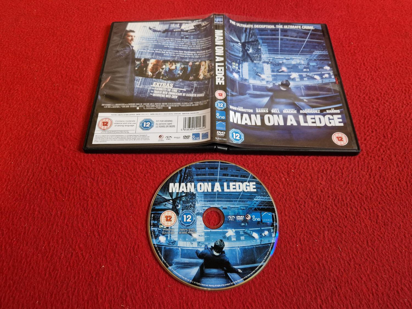 MAN ON A LEDGE DVD
