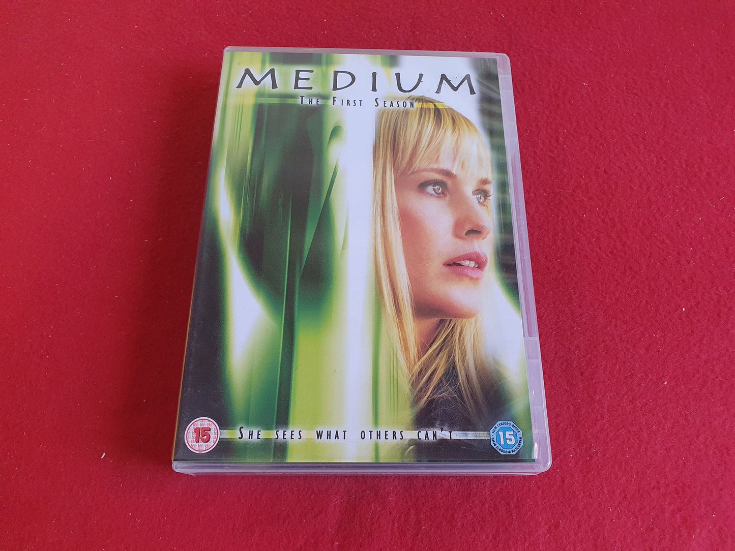 MEDIUM SEASON 1 BOX till DVD