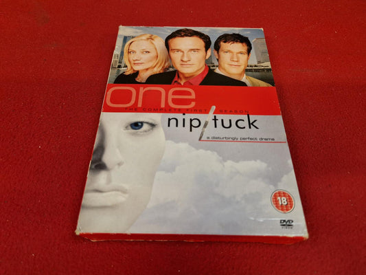 NIP / TUCK THE COMPLETE SEASON 1 BOX till DVD