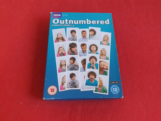 OUTNUMBERED SERIES 1 - 4 BOX till DVD