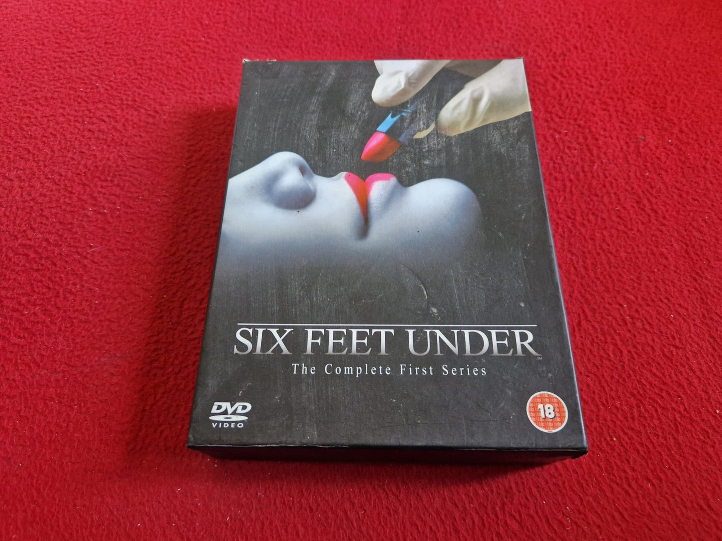 SIX FEET UNDER SERIES 1 BOX DVD