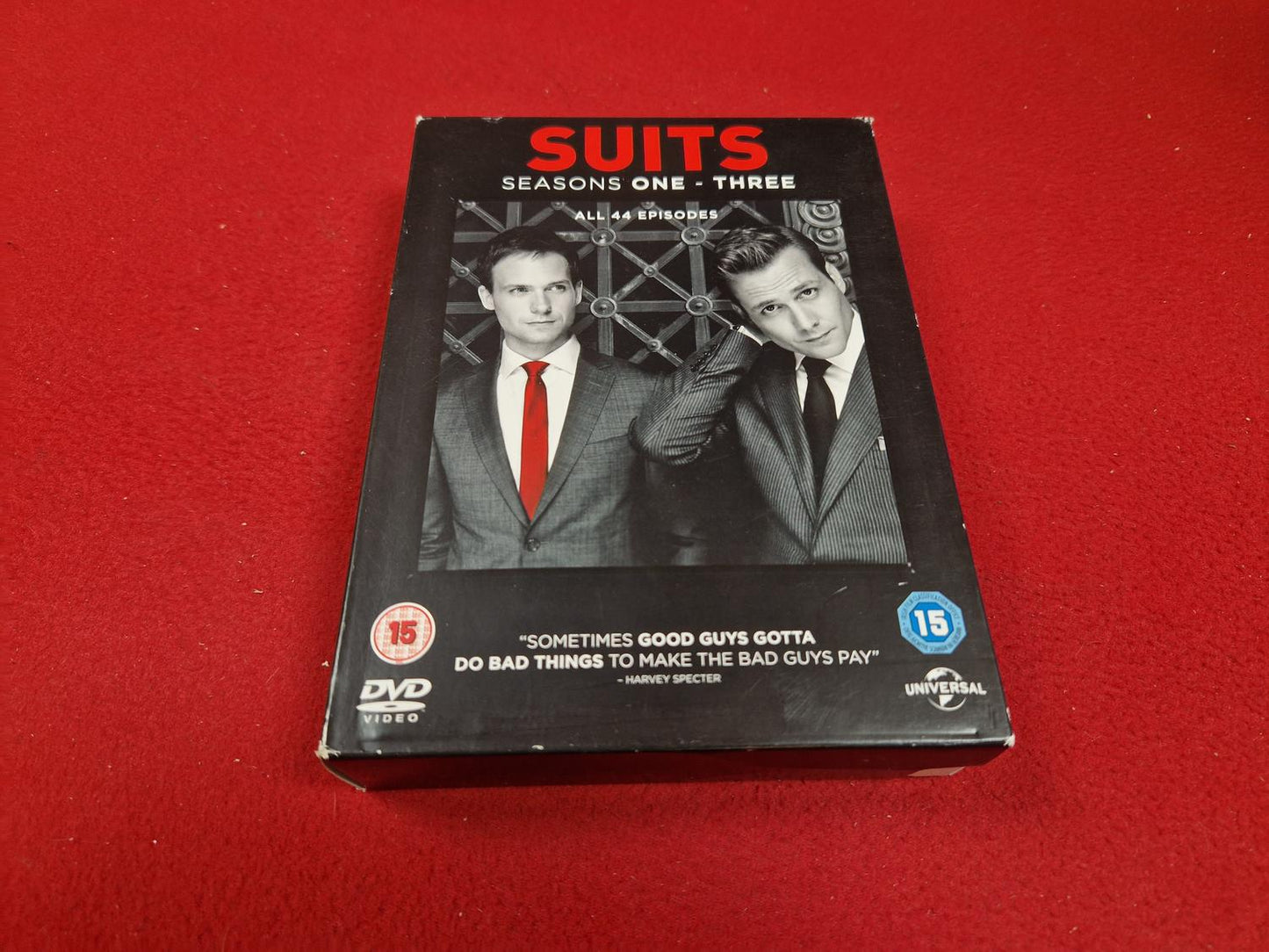 SUITS SEASONS 1 - 3 BOX till DVD