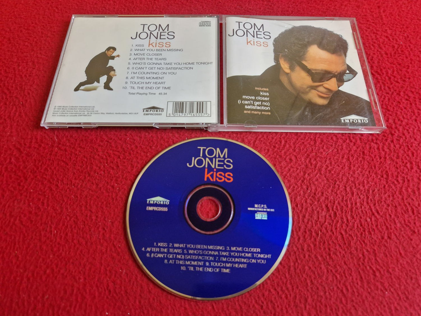 TOM JONES KISS CD