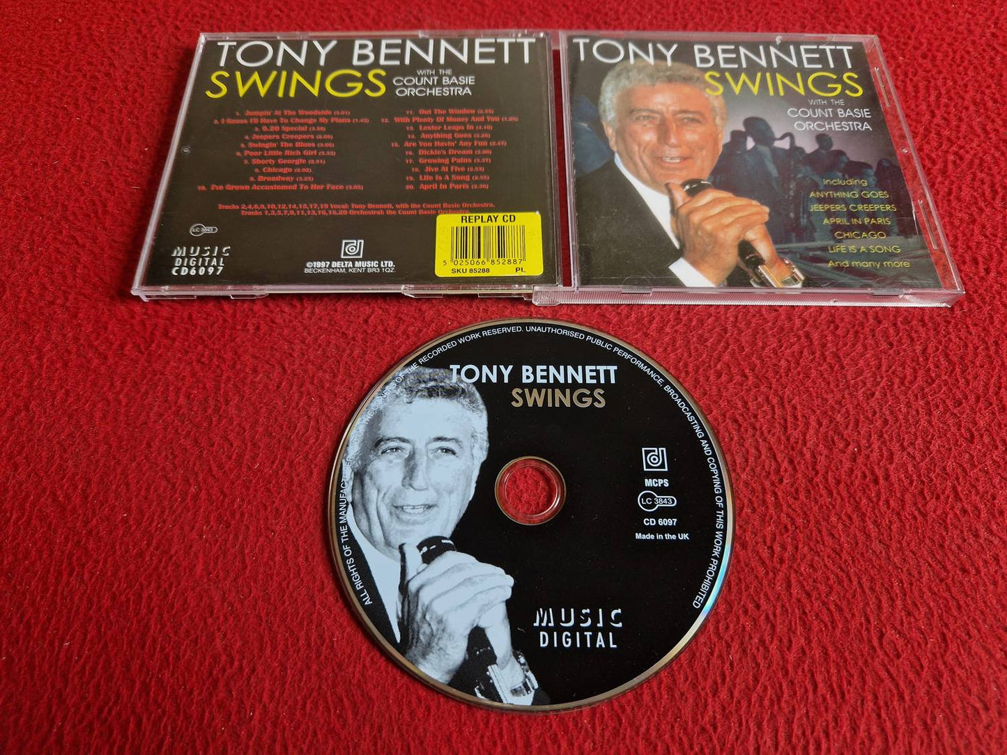 TONY BENNETT SWINGS CD