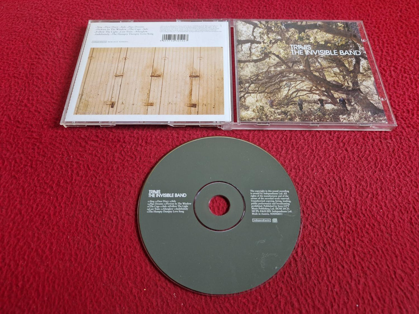 TRAVIS THE INVISIBLE BAND CD