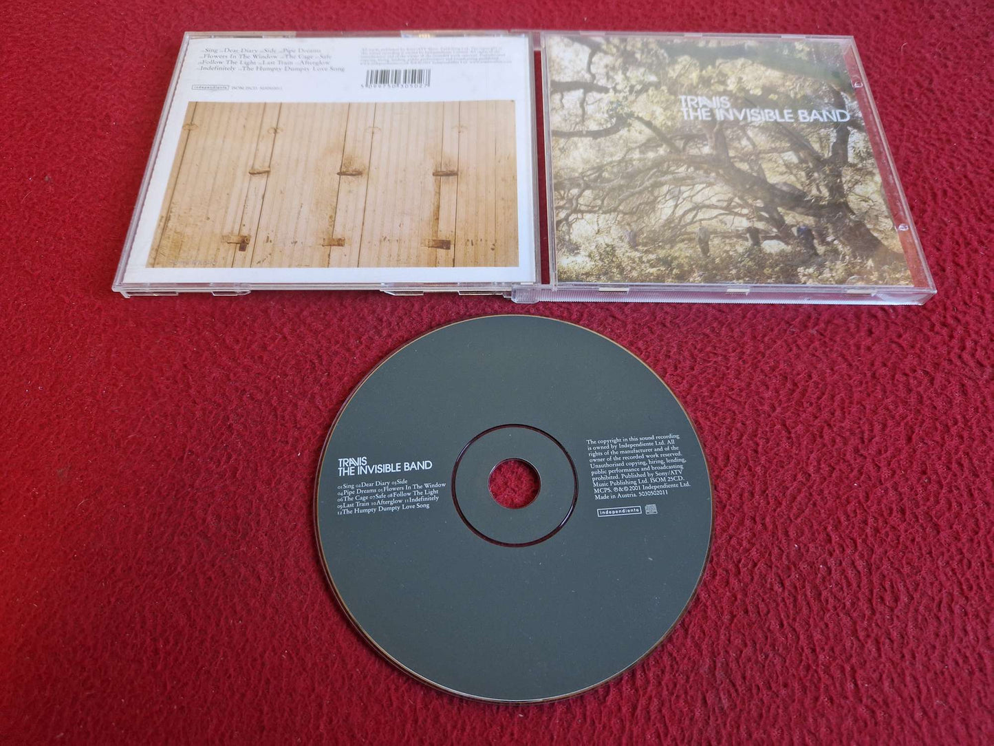 TRAVIS THE INVISIBLE BAND CD