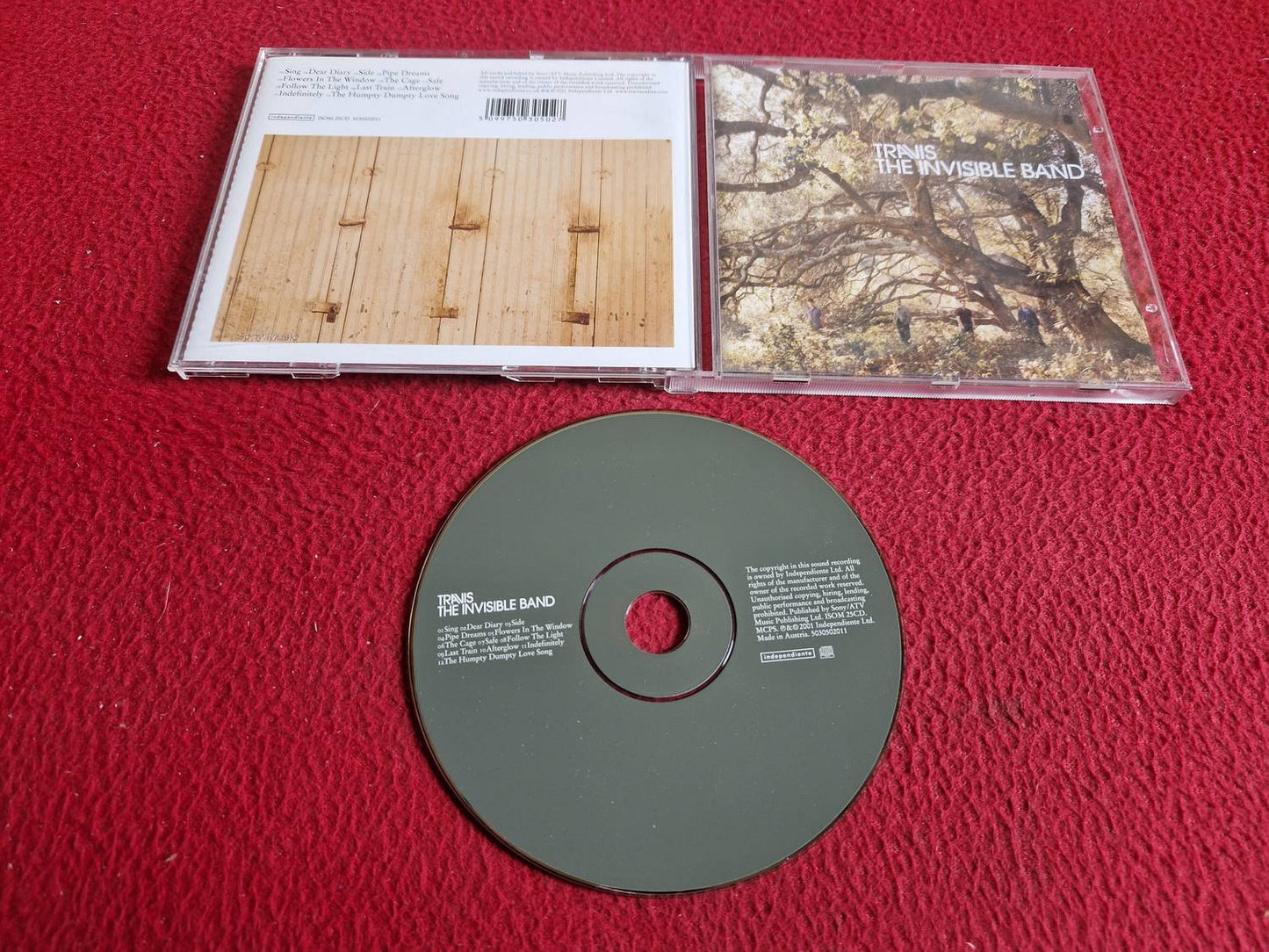 TRAVIS THE INVISIBLE BAND CD