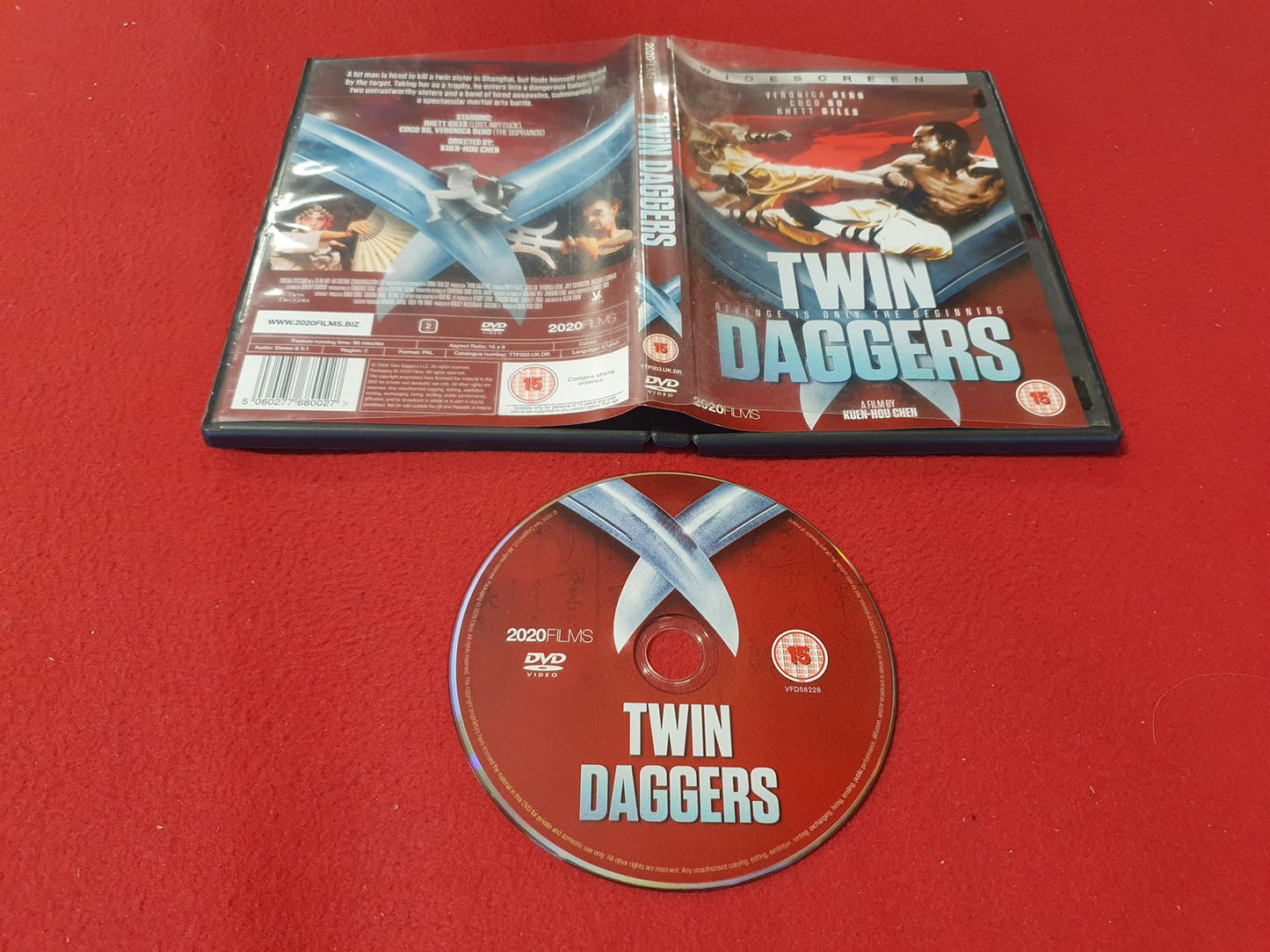TWIN DAGGERS till DVD