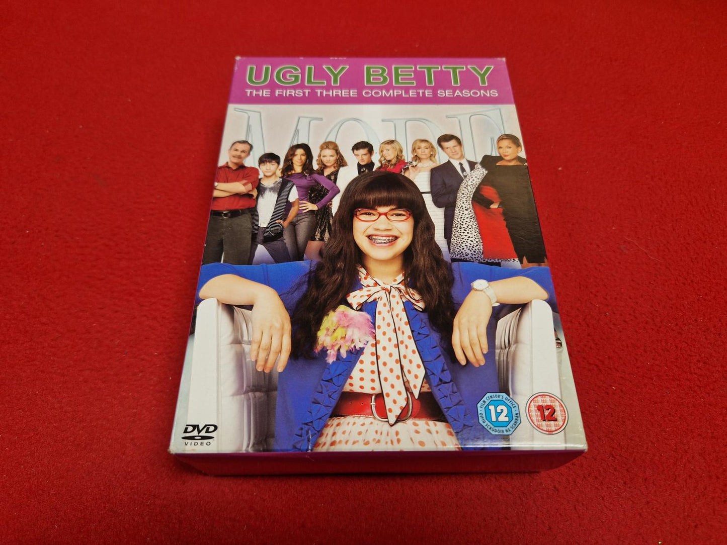 UGLY BETTY THE FIRST COMPLETE SEASONS 1 - 3 BOX till DVD